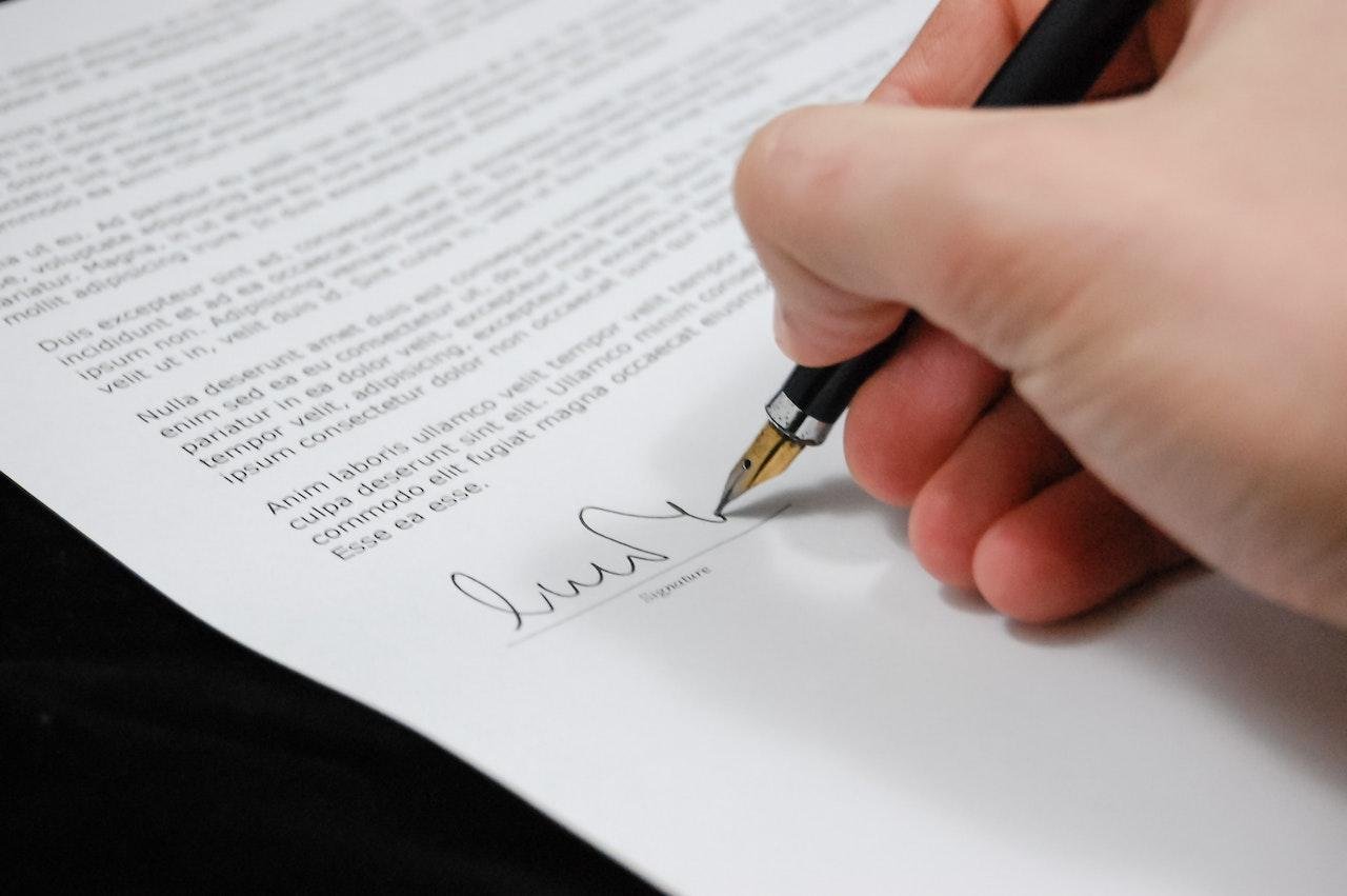How to Select the Right Business Lawyer for your Startup