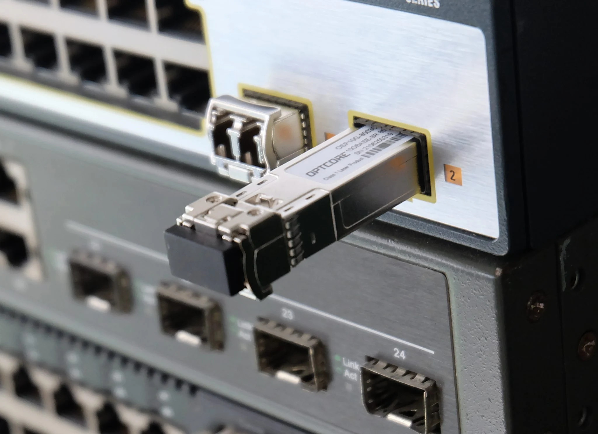 Demystifying Network Infrastructure: Understanding Transceivers, SFP, SFP+, QSFP28, and Network Switches