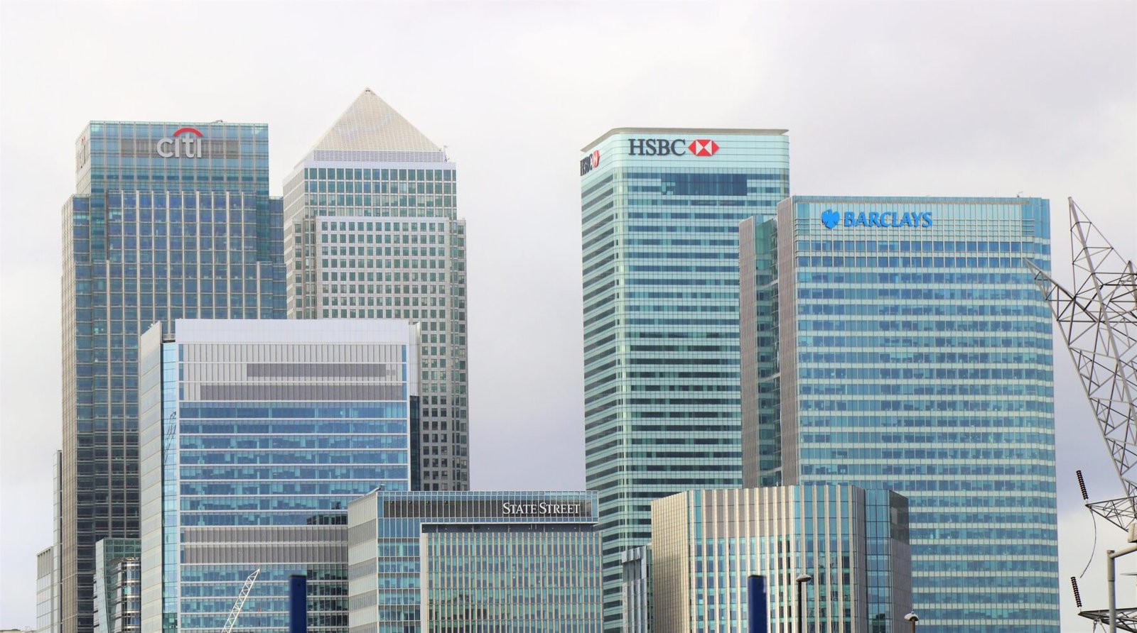 Business Banking 101: A Guide to Choosing the Right Savings Bank for Your Small Business