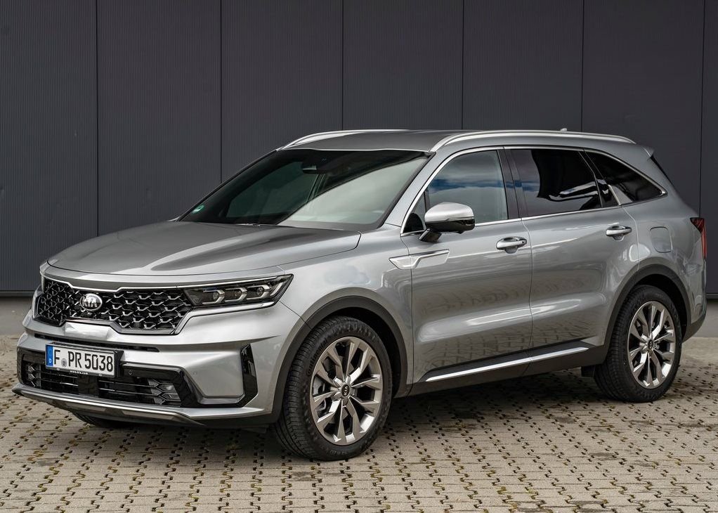 Luxury SUVs in Dubai: Choosing the Perfect Blend of Power and Comfort