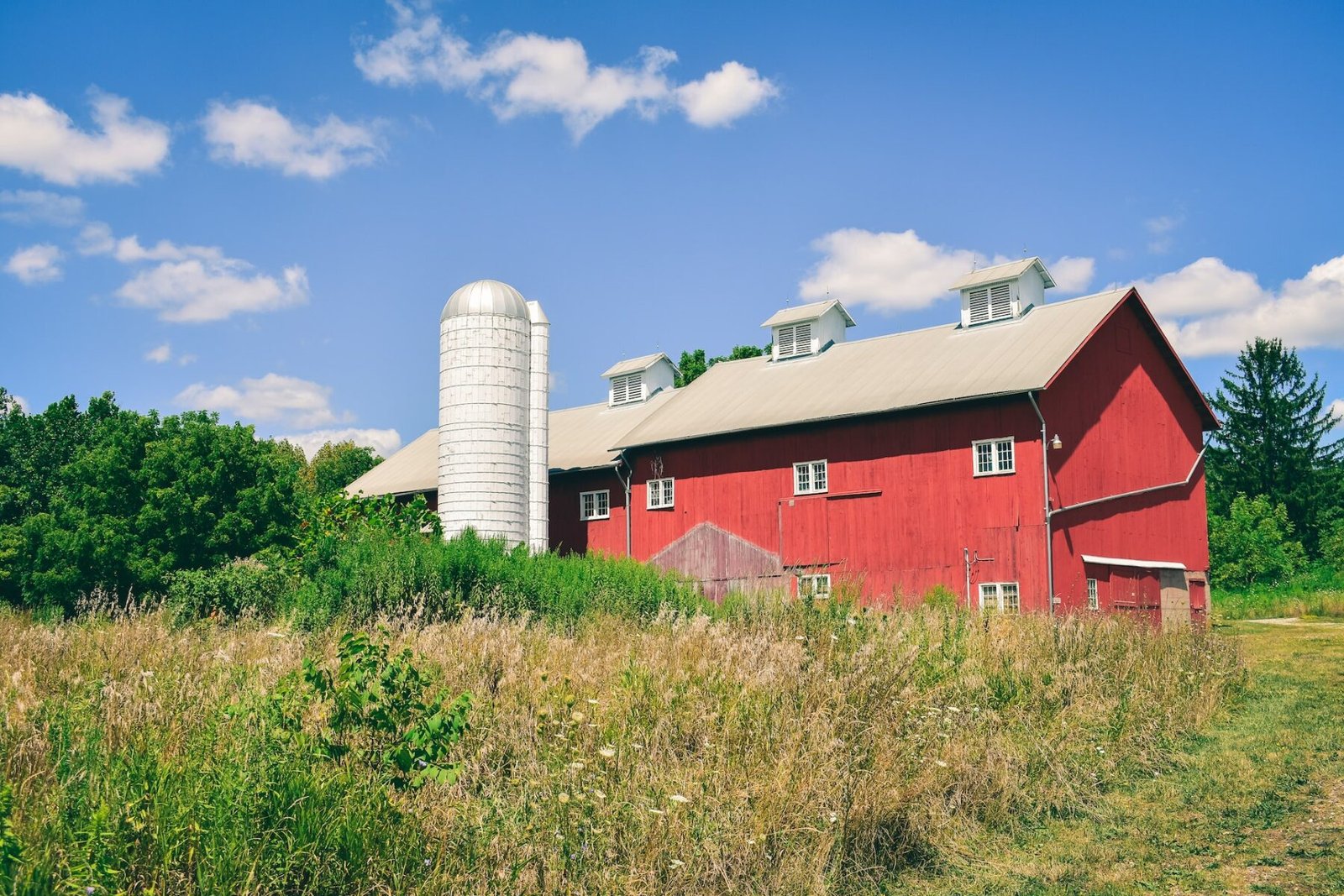 How to Create a Comfortable Workspace in a Pole Barn