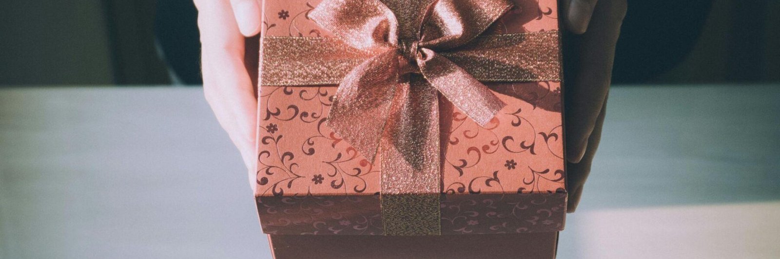 How to Choose the Right Corporate Gifting Company