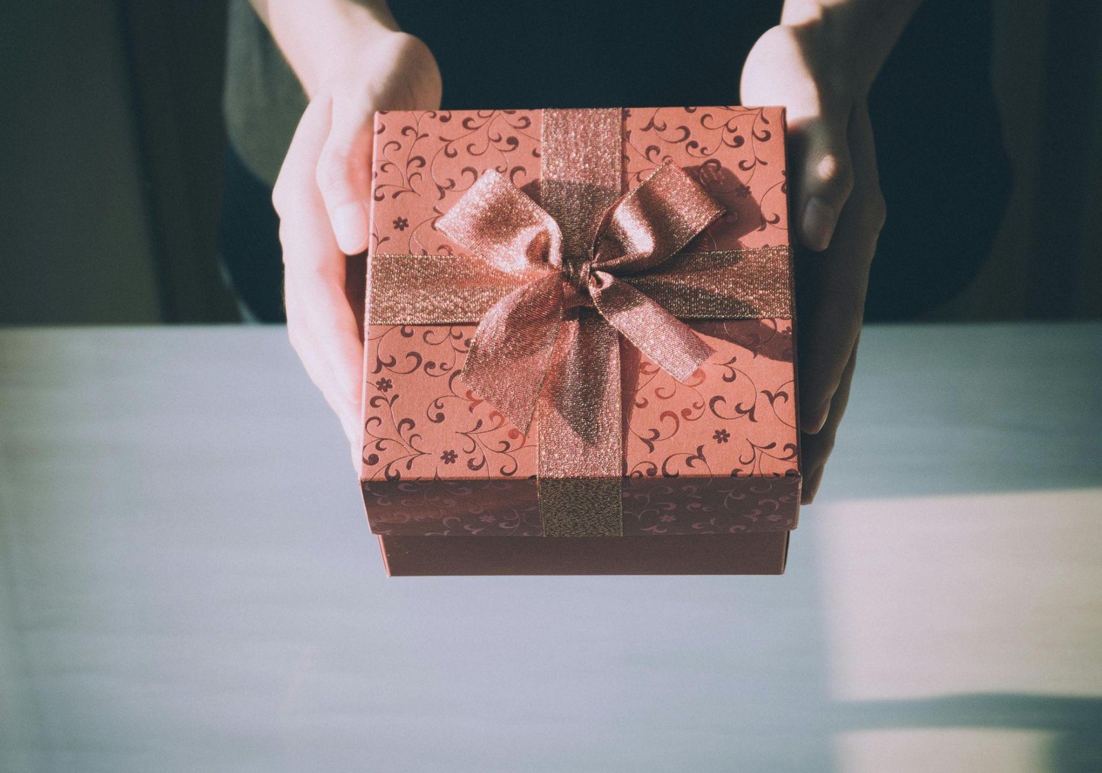 How to Choose the Right Corporate Gifting Company