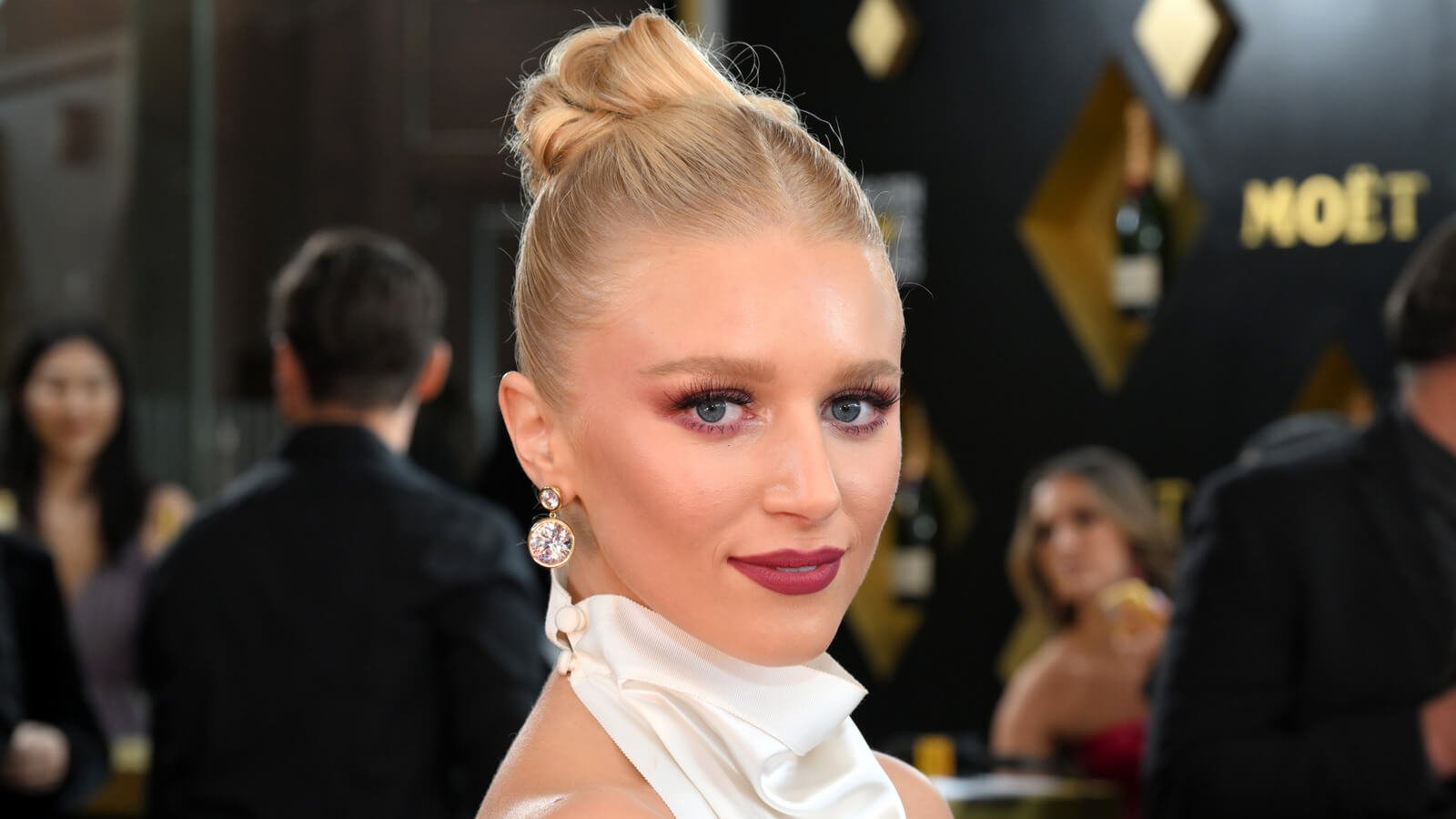 Julia Schlaepfer – Rising Star Redefining Hollywood Excellence