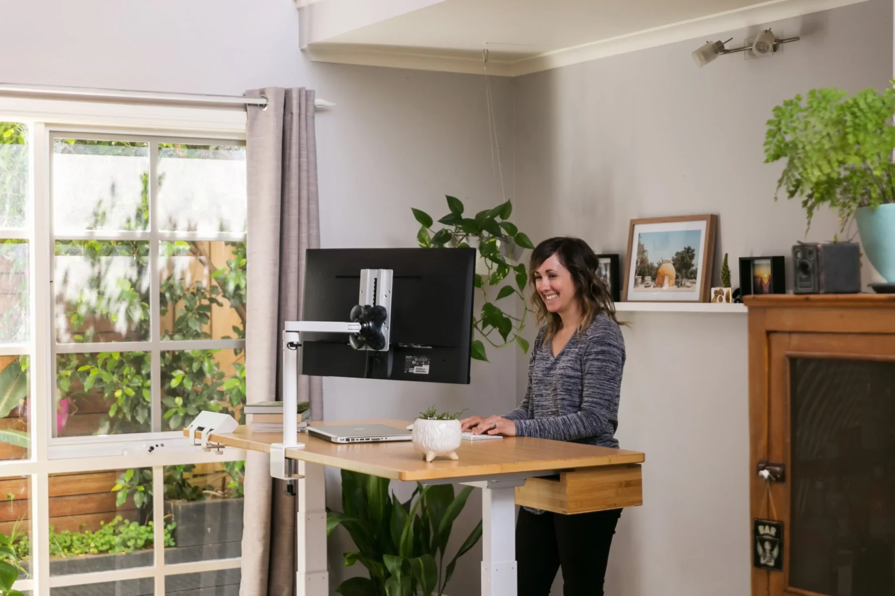 Remote Work Setup: The Ultimate Guide to Building a Productive, Comfortable, and High-Performance Home Office